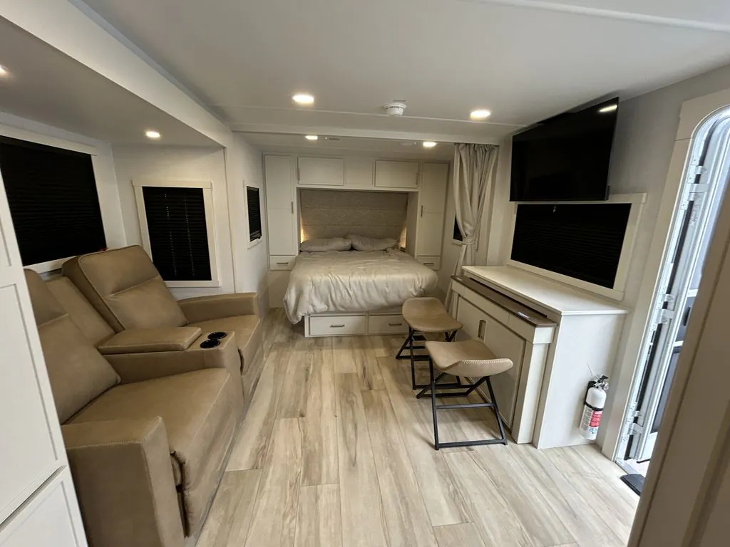 2026 Brinkley Model Ix 23X, Photos photo 17