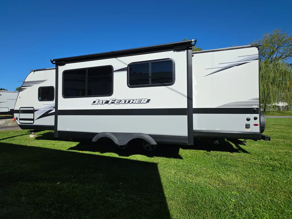 2022 Jayco Jay Feather 25RB, Photos photo 3