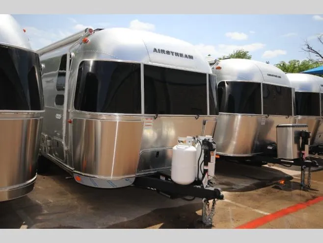 2026 Airstream Flying Cloud 23FB - Photo 2
