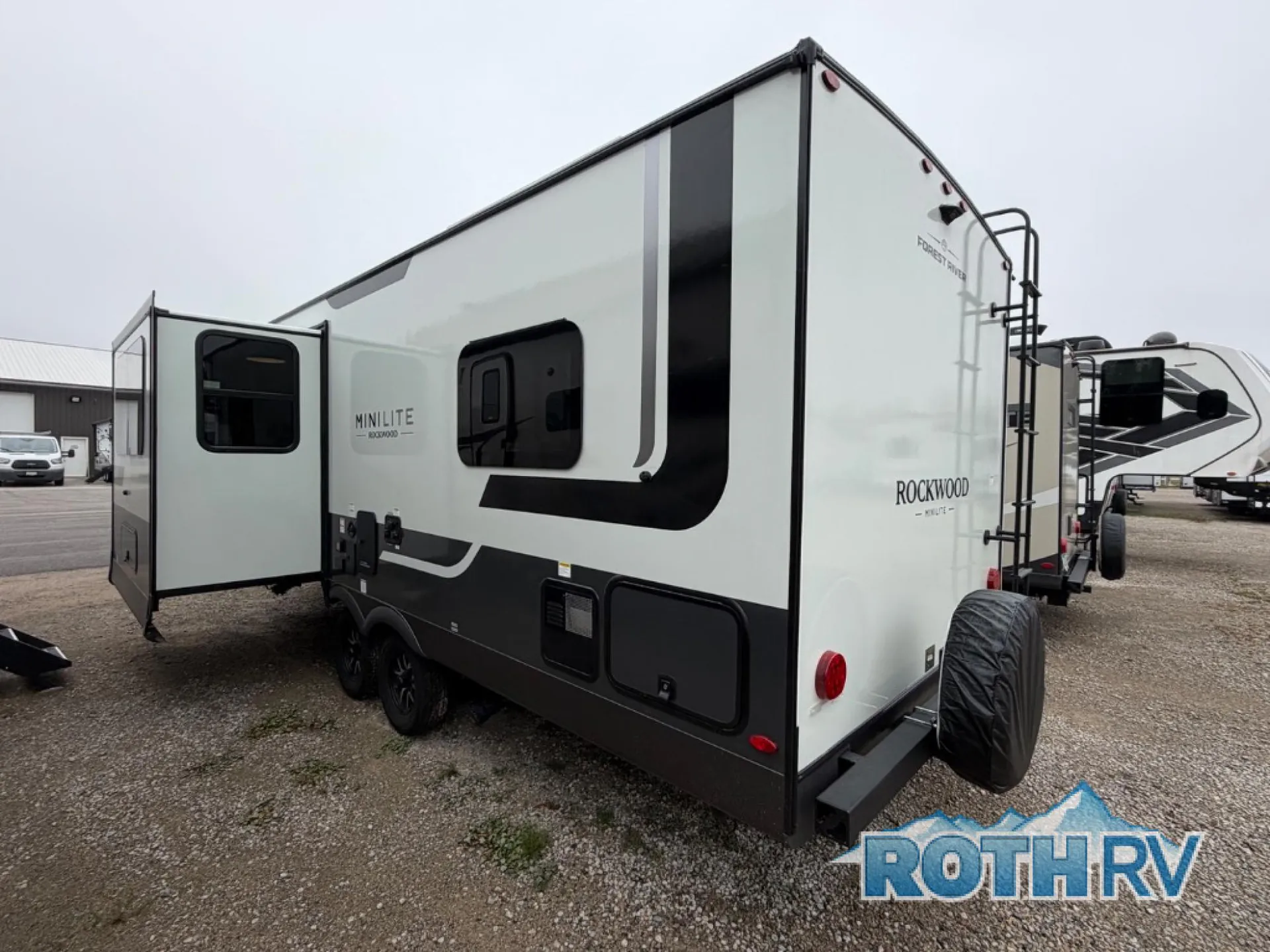 2027 Forest River Rockwood Mini Lite 2506FK — Photo 5