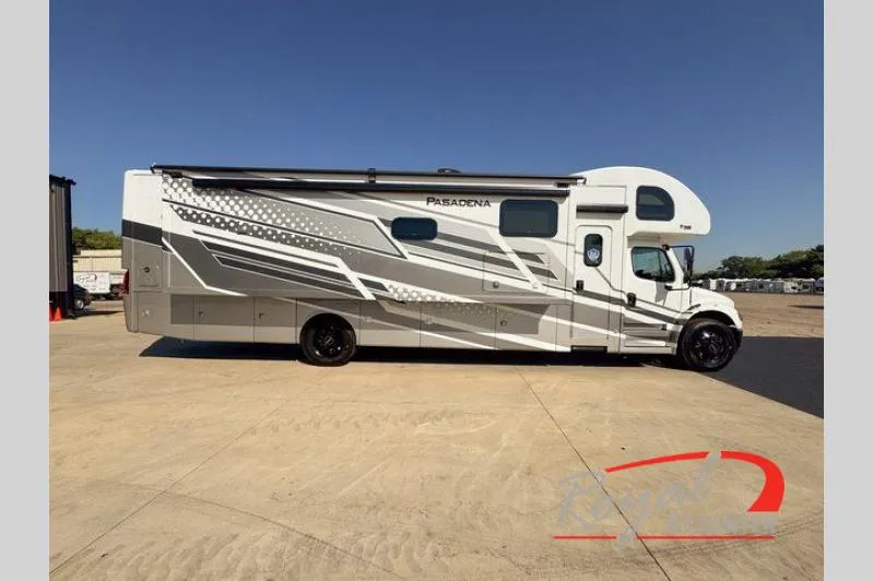 2026 Thor Motor Coach Pasadena 38DX - Photo 3