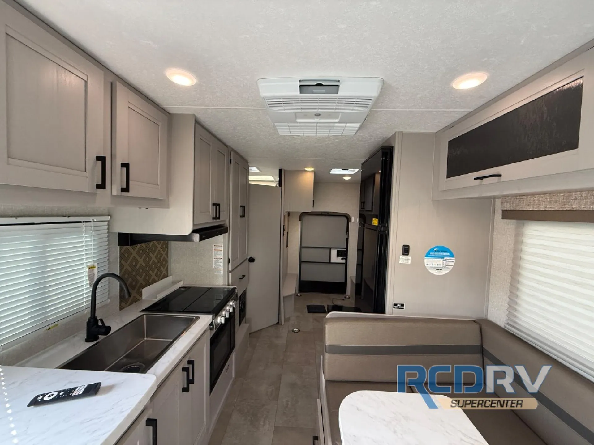 2024 Coachmen Freelander 22XG Chevy 3500 - Photo 4