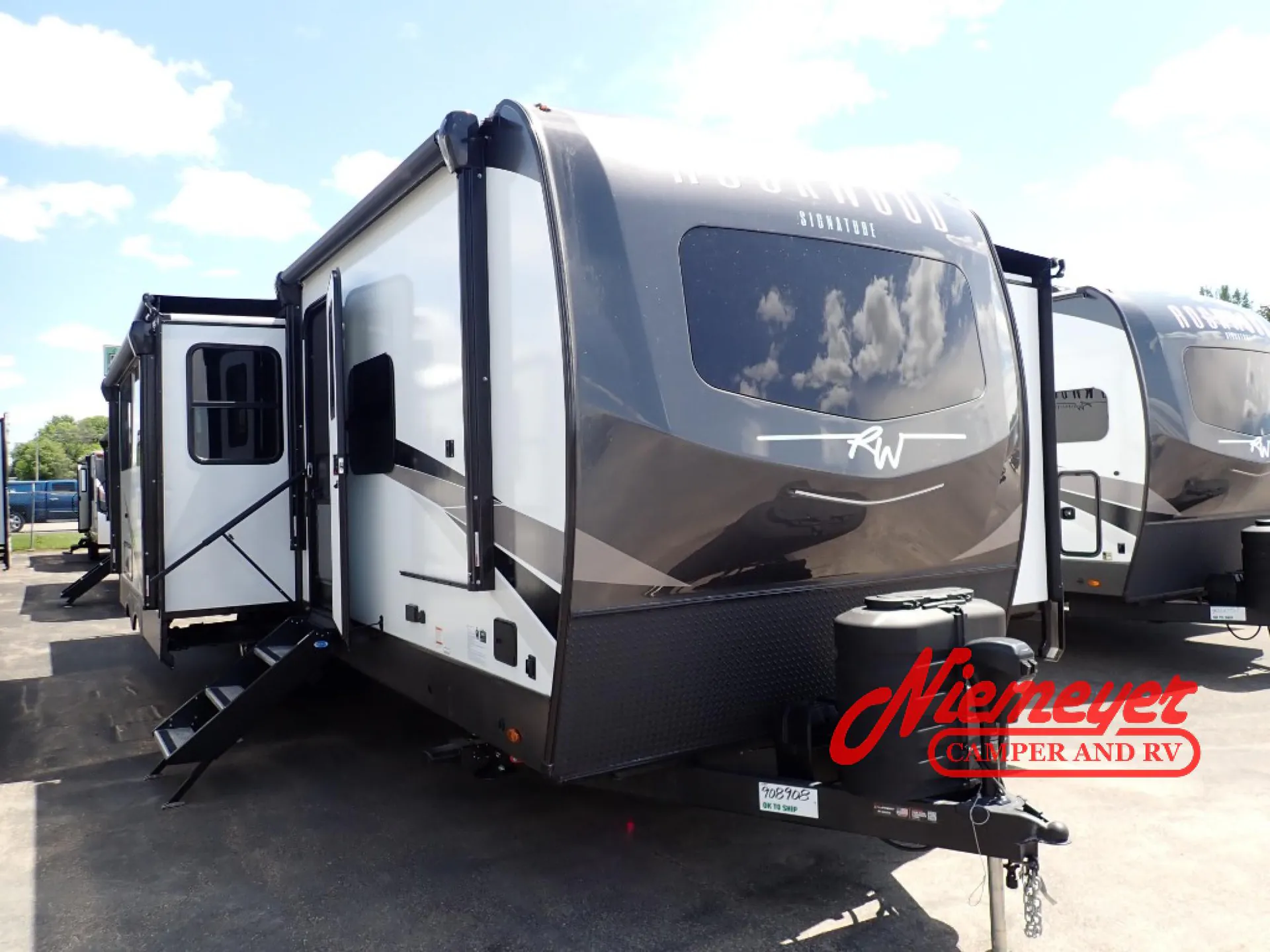 2025 Forest River Rockwood Signature 8338DB - Photo 2