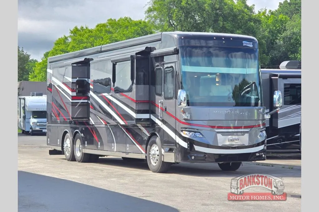 2027 Newmar Mountain Aire 4118 - Photo 2