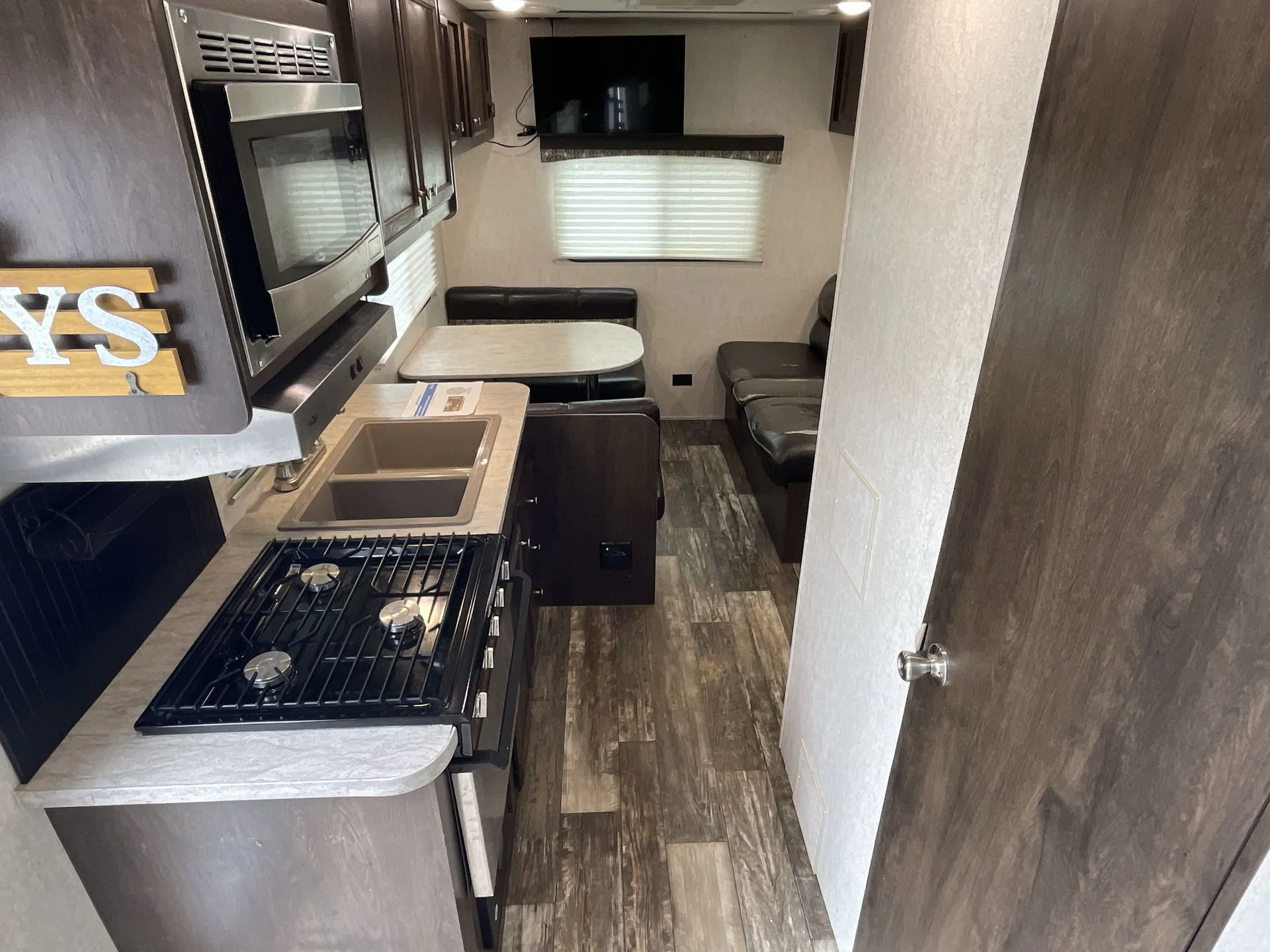 2019 Starcraft Autumn Ridge 21FB — living area main