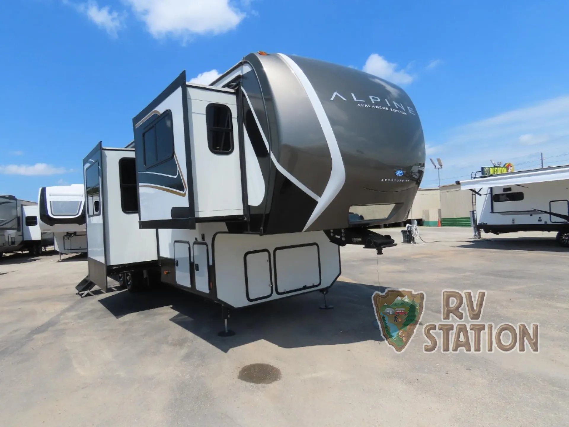 2024 Keystone Alpine Avalanche Edition 346FL - Photo 2