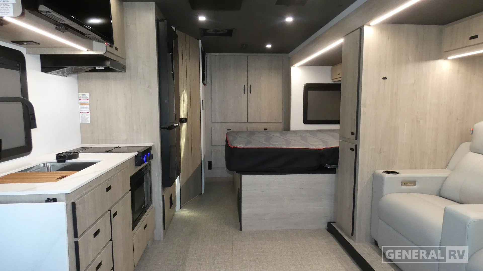 2026 Grand Design Lineage Series M 25FW - Photo 3