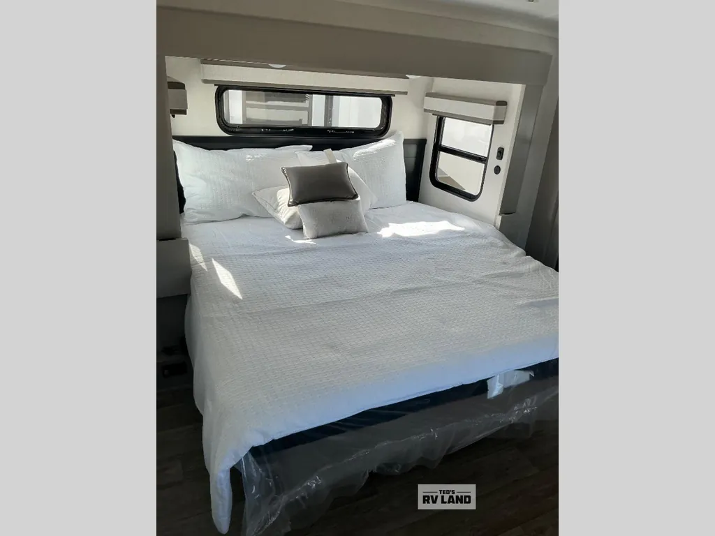 2027 Jayco North Point 391TBBH, Photos photo 8