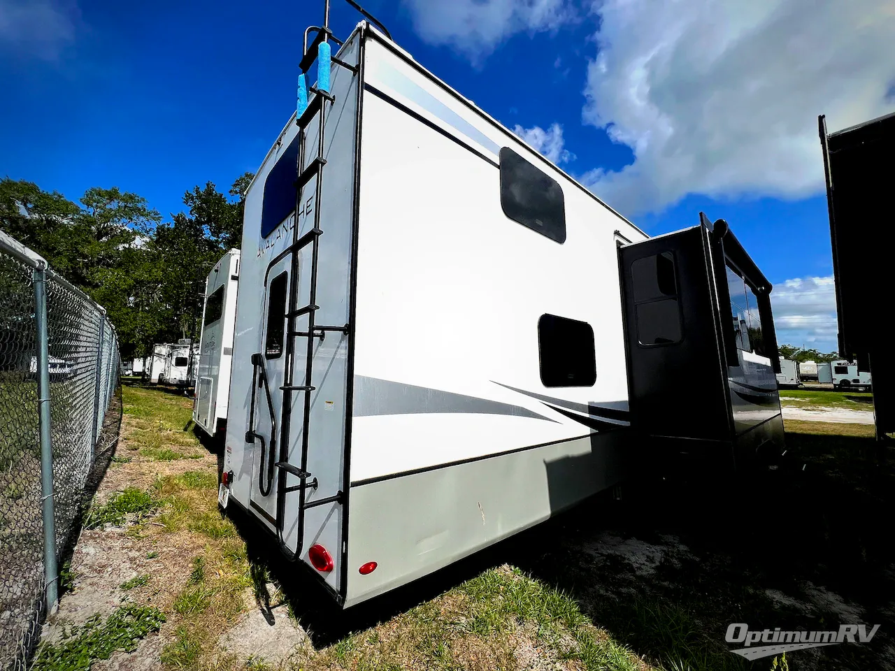 2023 Keystone Avalanche 295RK - Photo 4
