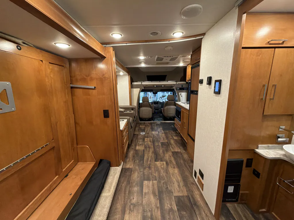 2019 Tiffin Wayfarer 24 FW, Photos photo 8