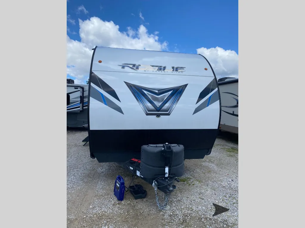 2021 Forest River Vengeance Rogue 26V, Photos photo 3