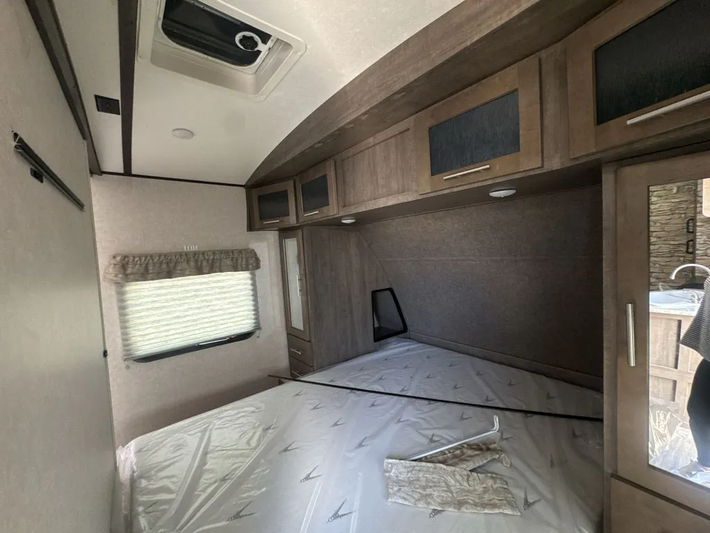 2018 Forest River RV Surveyor Legend 295QBLE, Photos photo 24