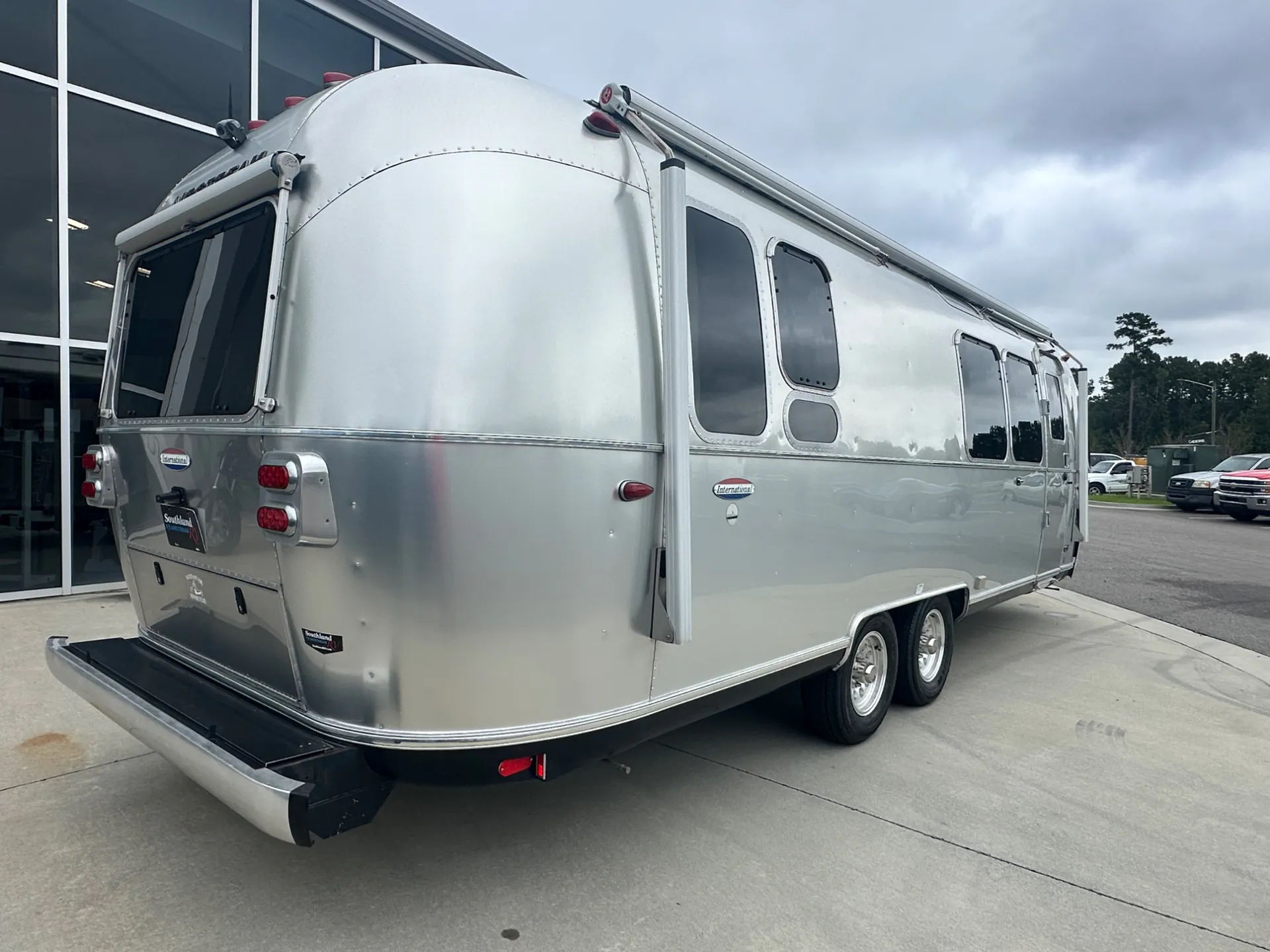 2019 Airstream International Serenity 28RB - Photo 4