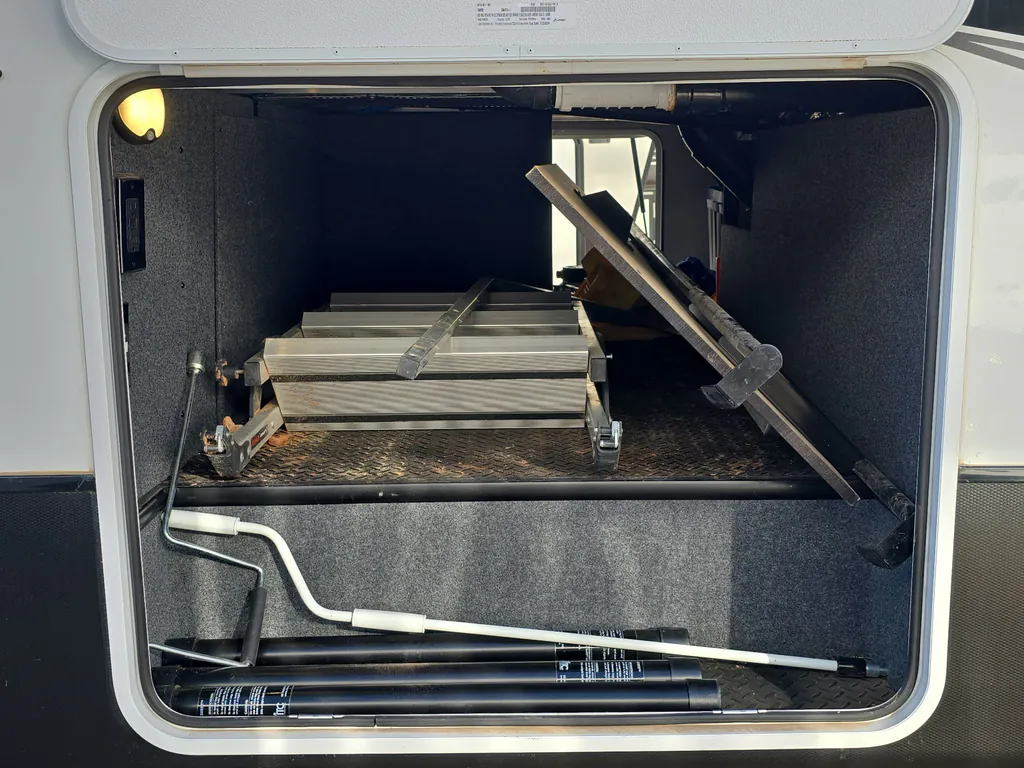2025 Jayco Seismic Luxury Series 4113, Photos photo 26