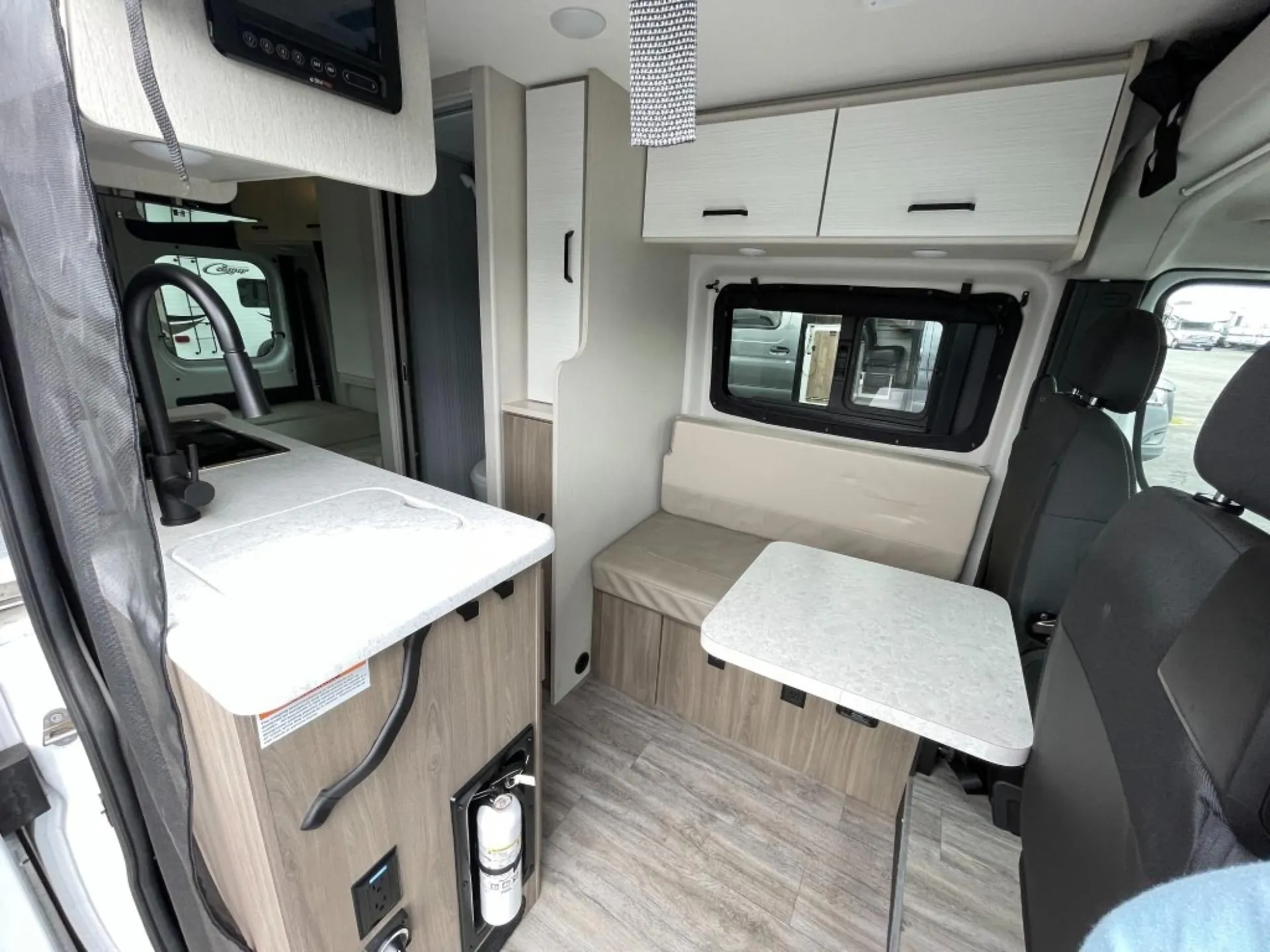 2024 Thor Motor Coach Dazzle 2JB - Photo 3