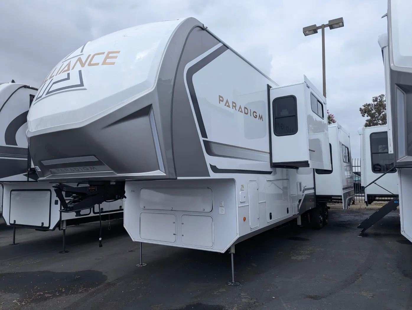 2026 Alliance RV Paradigm 382RK - Photo 4