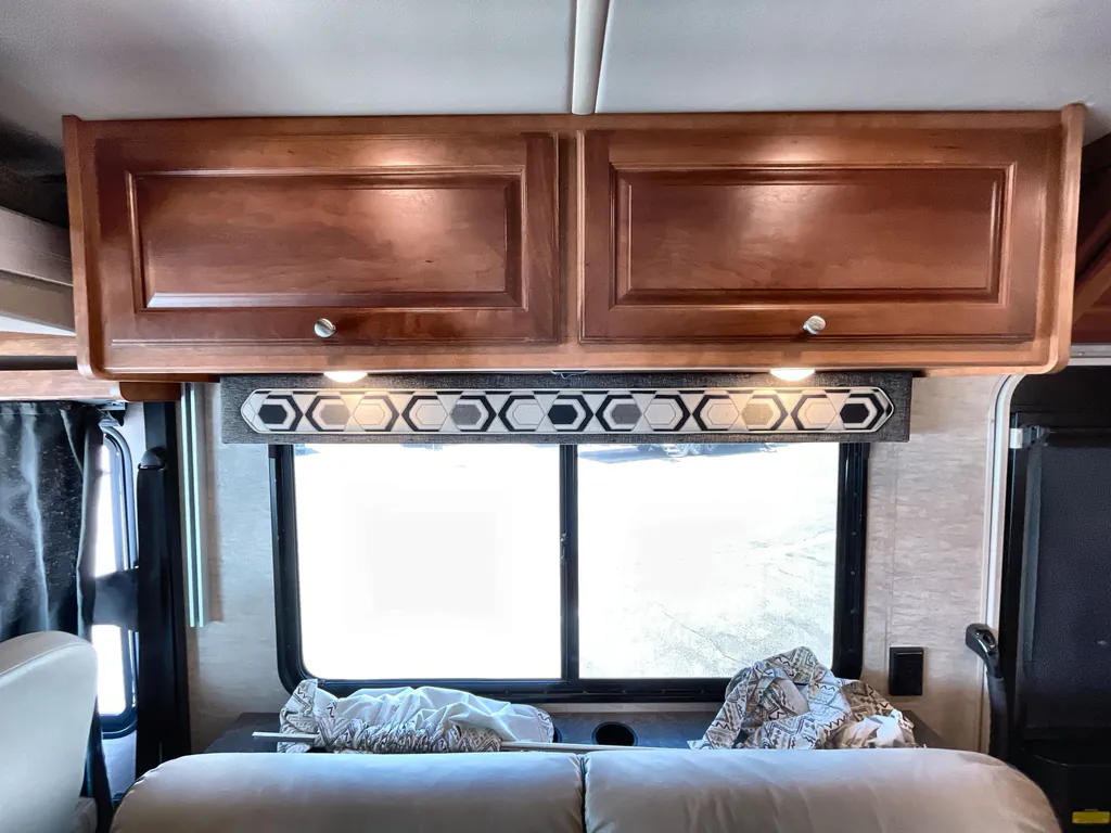 2018 Winnebago Sunstar 27P, Photos photo 13