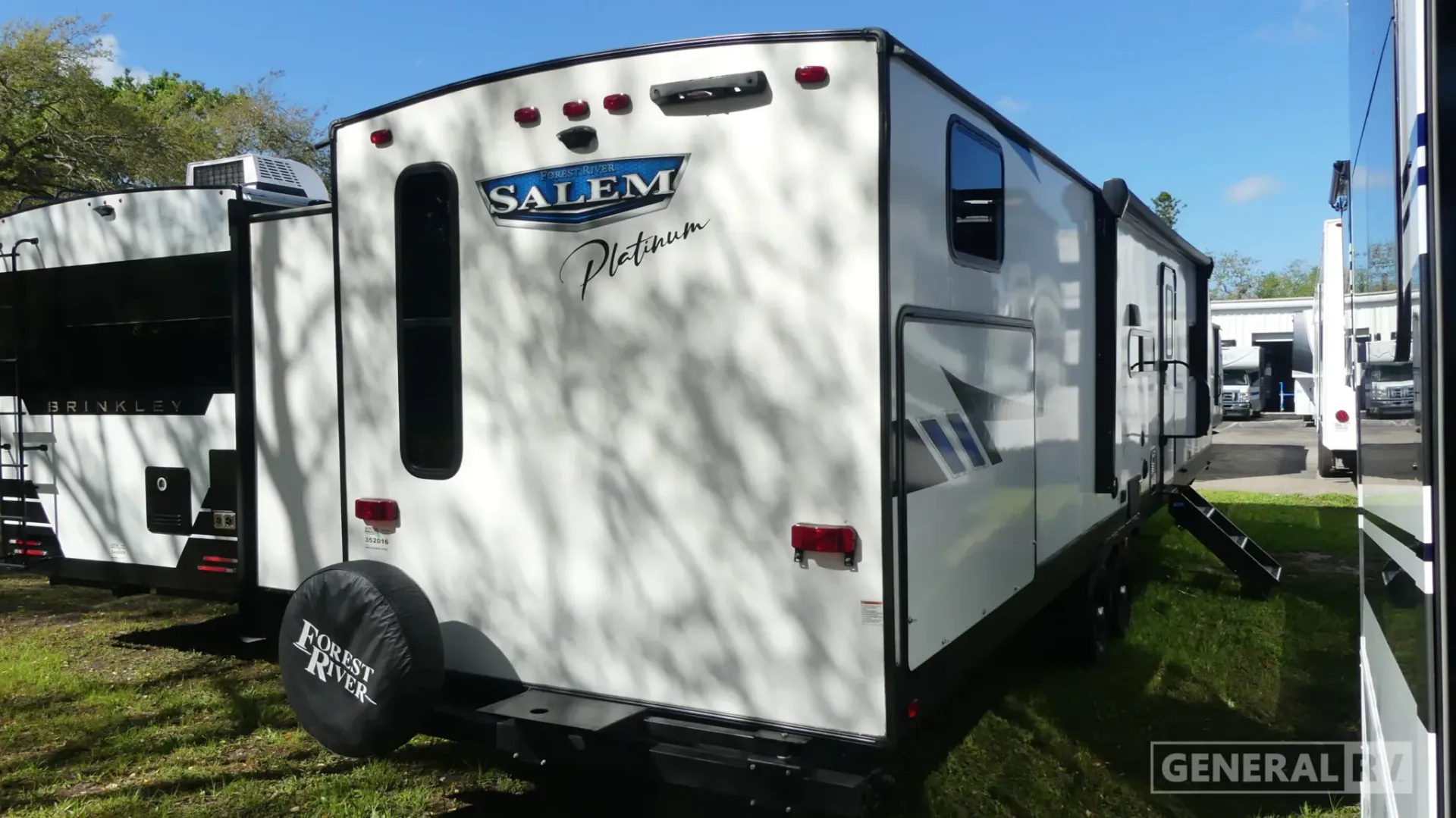 2023 Forest River Salem 33TS — Photo 7