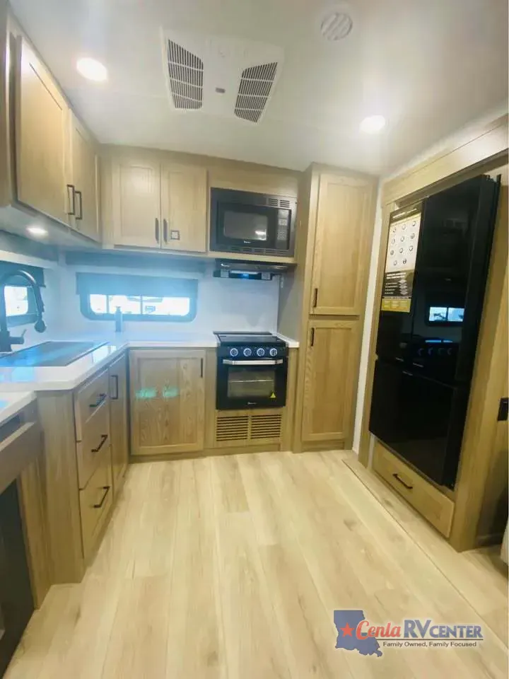 2027 Forest River Rockwood Ultra Lite 2711RK — Photo 6