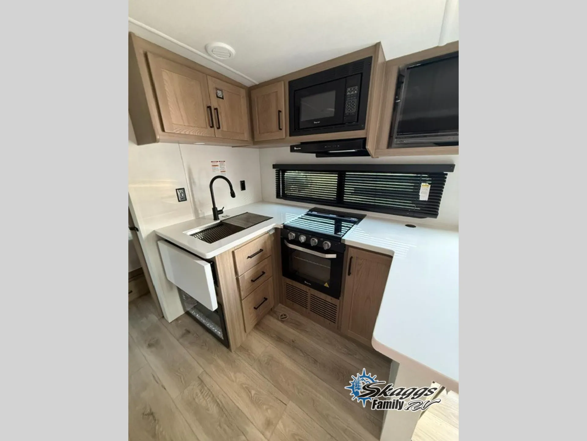 2027 Forest River Flagstaff Micro Lite 25SRB — Photo 5
