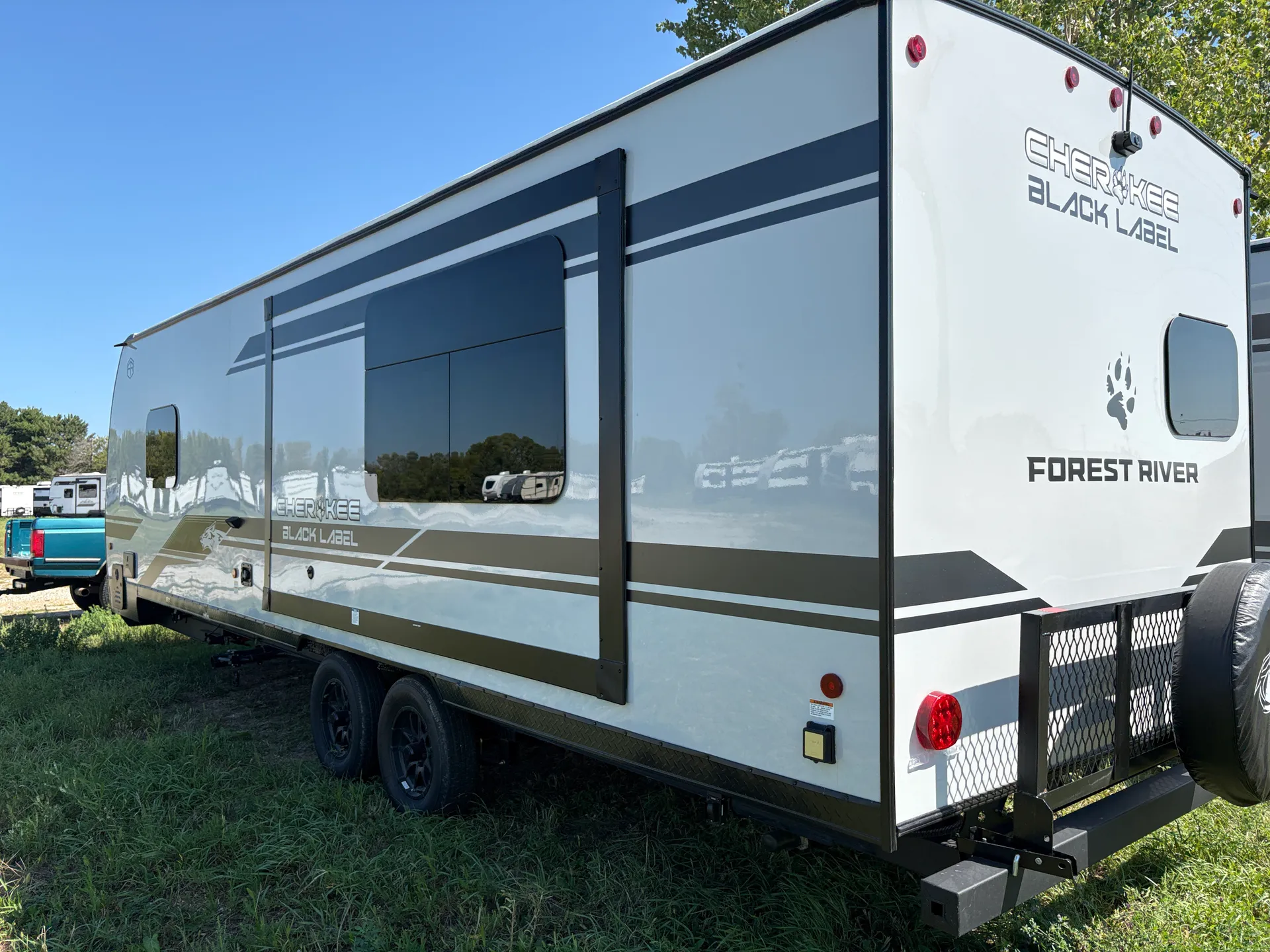 2026 Forest River Cherokee Grey Wolf Black Label 26SSBL - Photo 4