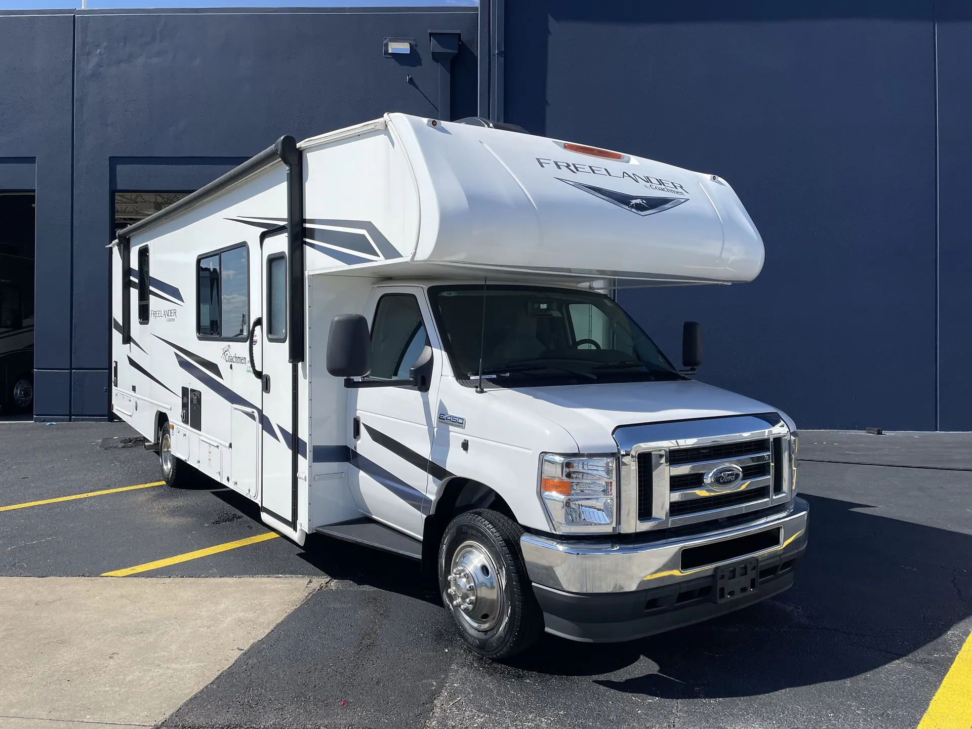 2023 Coachmen Freelander 31MB - Photo 2