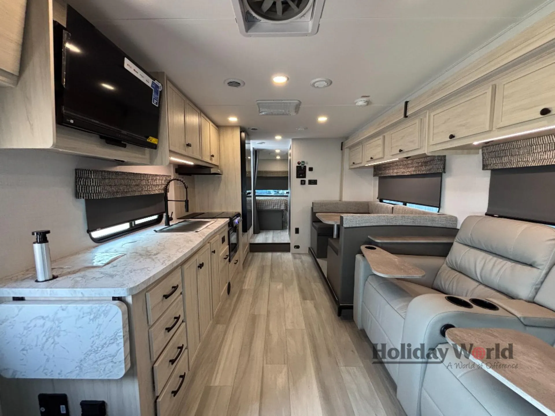 2027 Forest River Sunseeker 3010DS — Photo 7