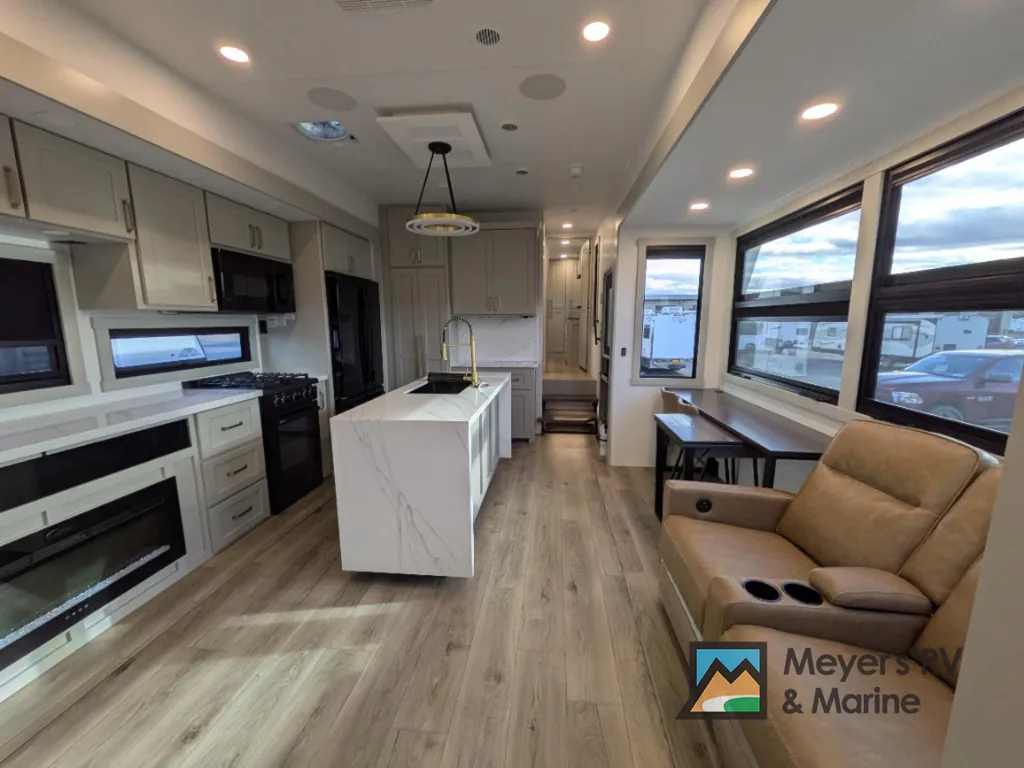 2026 Brinkley Model G 4100, Photos photo 6