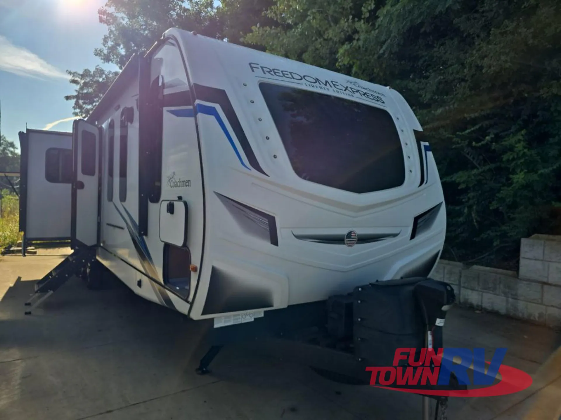 2022 Coachmen Freedom Express Liberty Edition 324RLDSLE - Photo 2