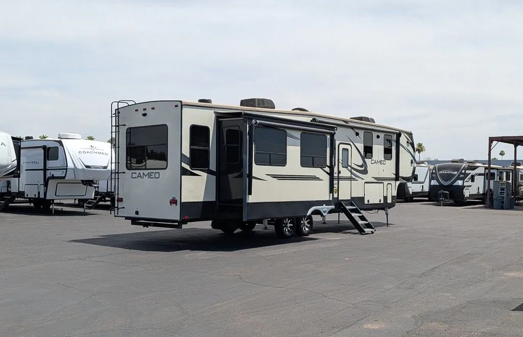 2019 CrossRoads Cameo CE3921BR dealer photo 8 from Sun City RV