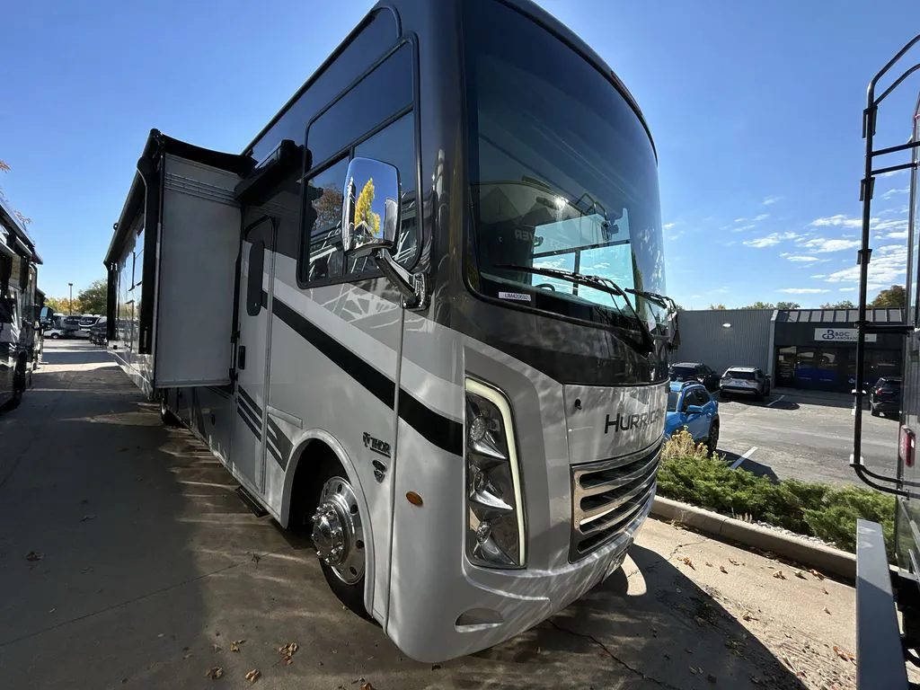 2025 Thor Motor Coach Hurricane 35R - Photo 2