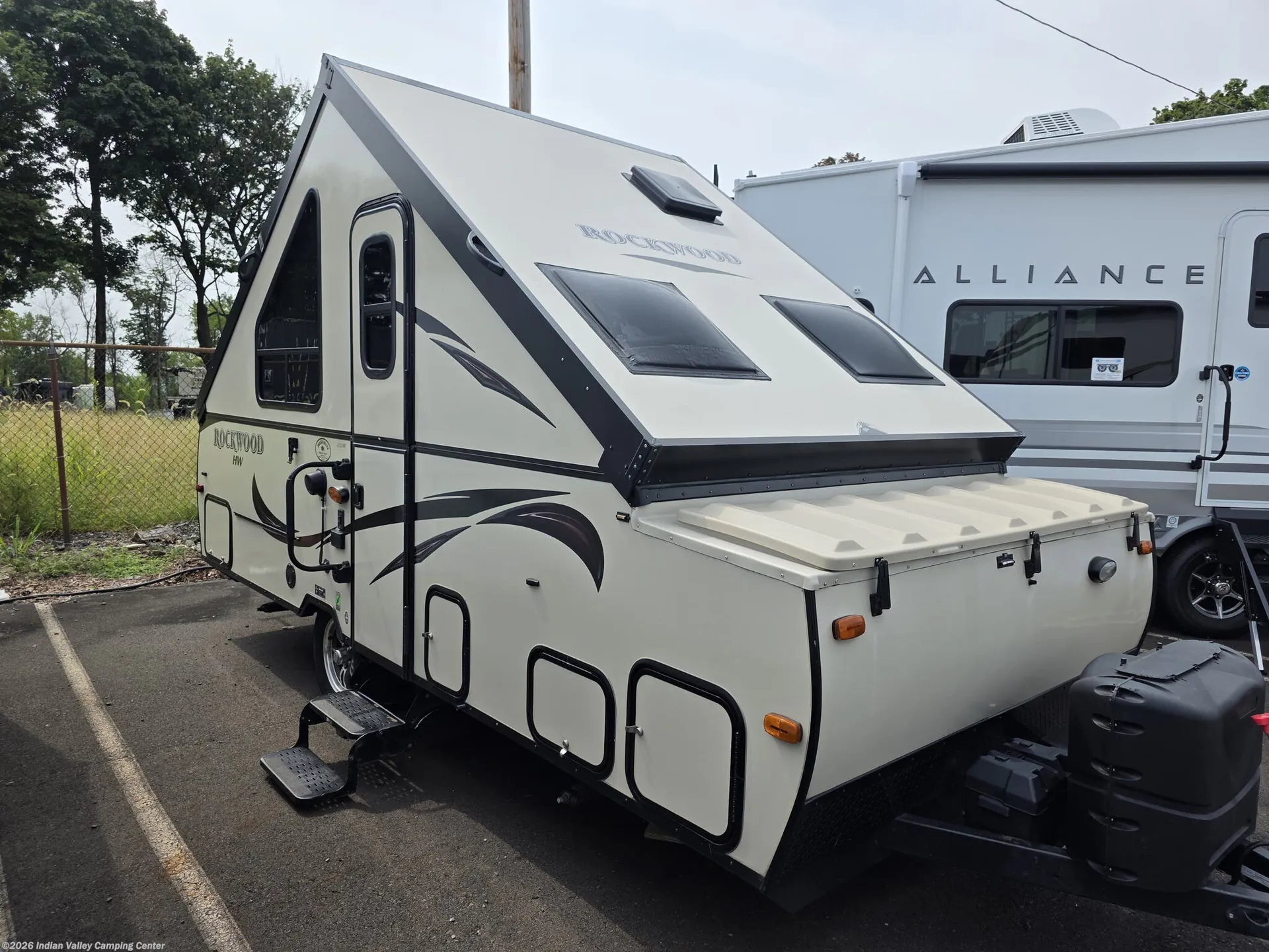 2016 Forest River Rockwood Hard Side A213HW - Photo 2