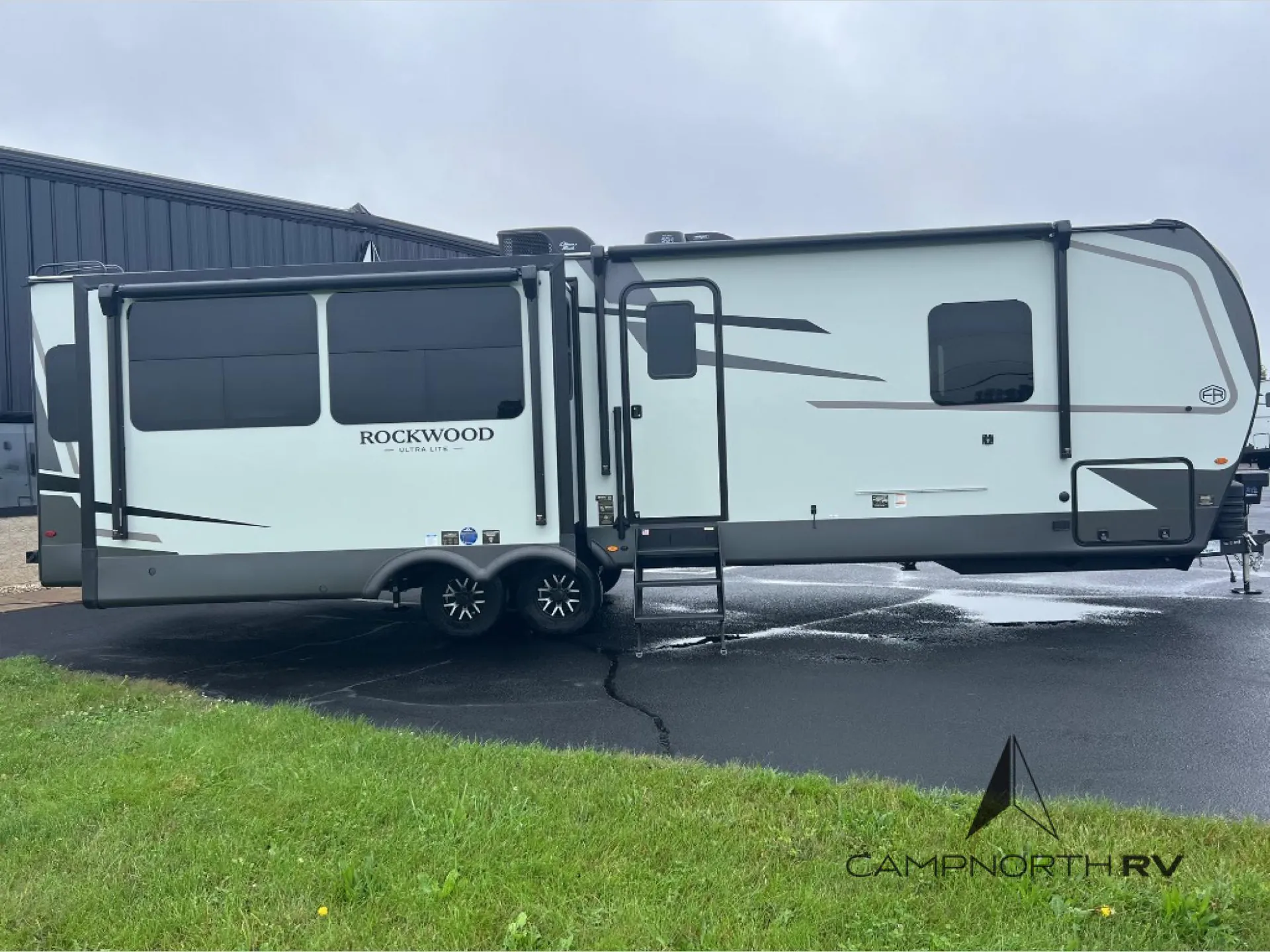 2027 Forest River Rockwood Ultra Lite 2916RL - Photo 3