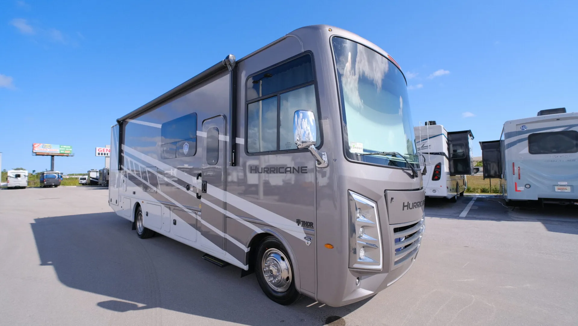 2026 Thor Motor Coach Hurricane 29L - Photo 2