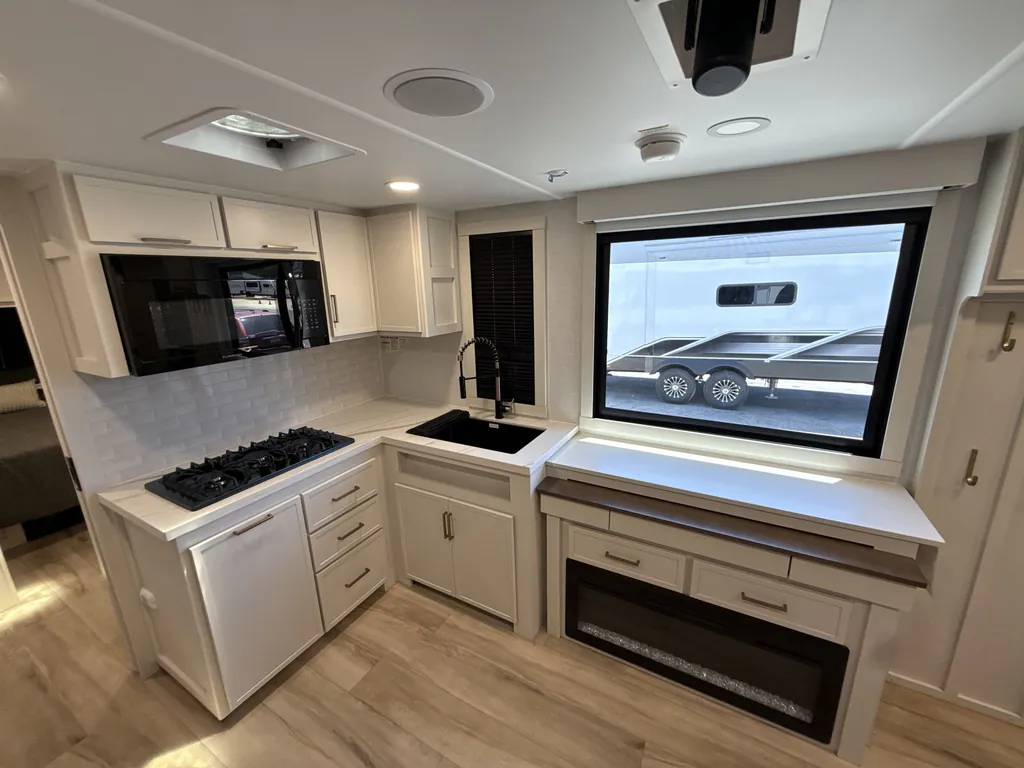 2026 Brinkley Model I 294, Photos photo 9