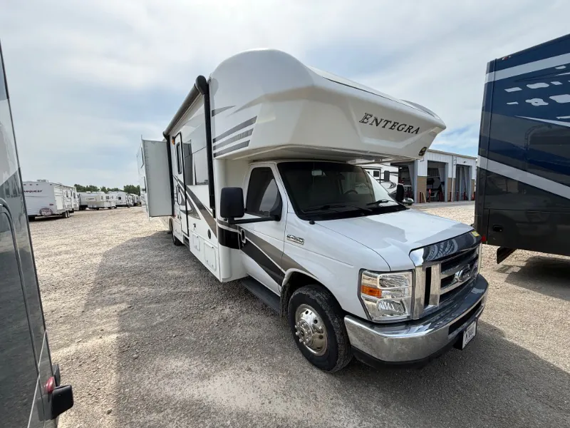 2017 Entegra Coach Odyssey 31L - Photo 2