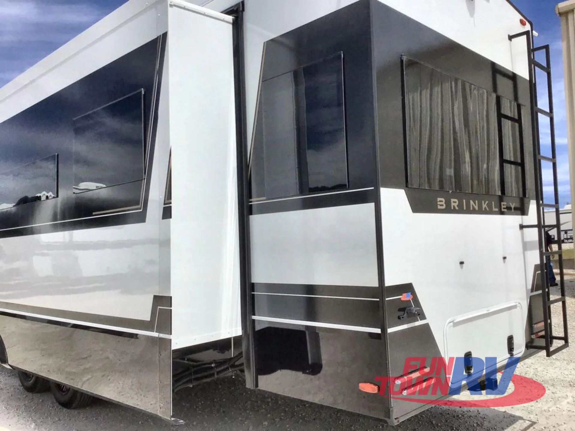 2026 Brinkley Model Z 3600 — Photo 7