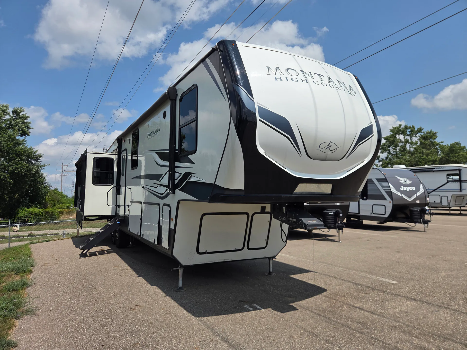 2022 Keystone Montana High Country 385BR - Photo 2