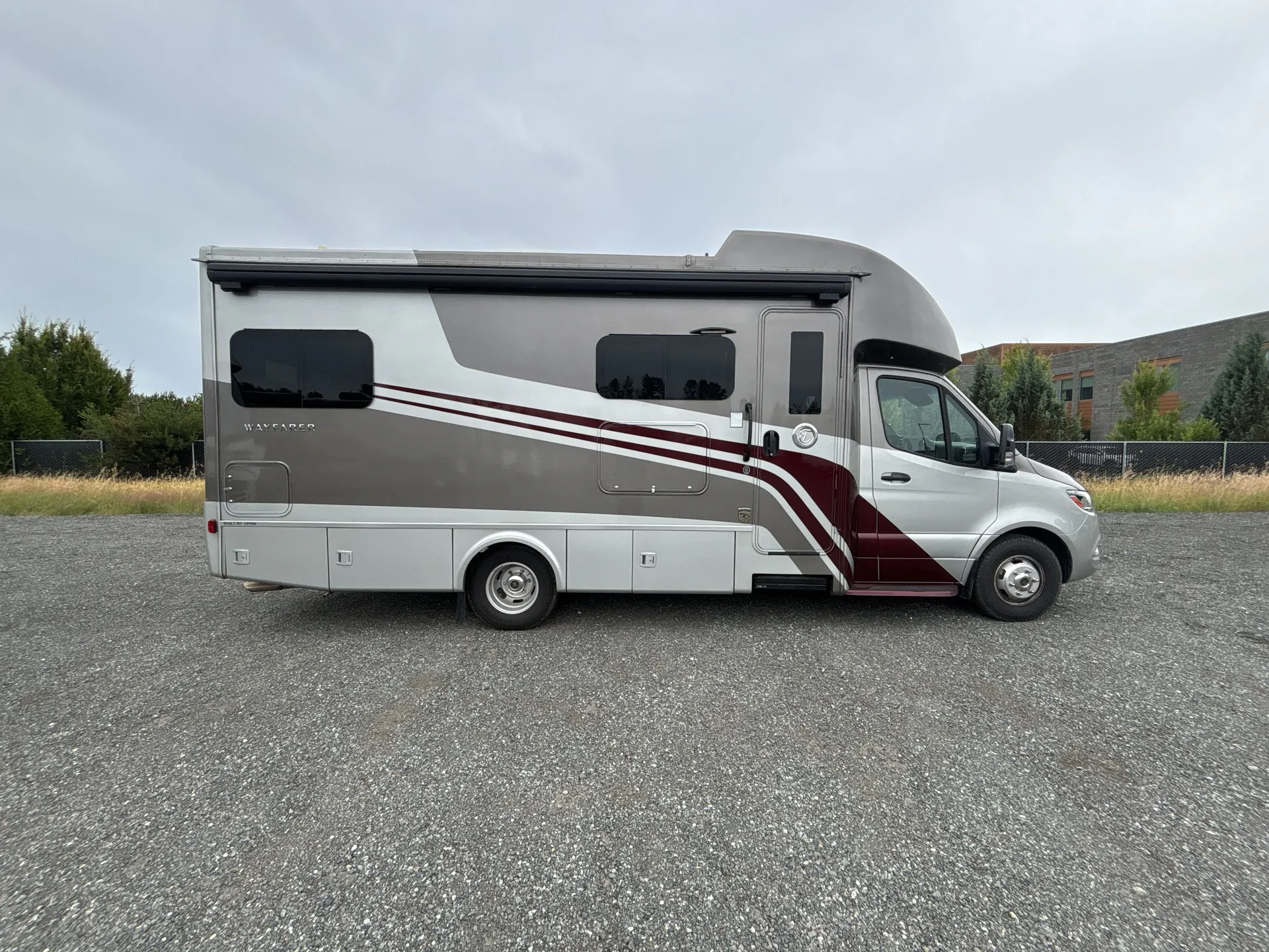 2023 Tiffin Wayfarer 25 TW — campside
