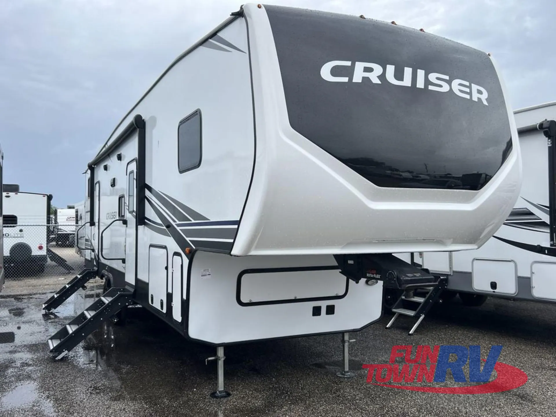 2024 CrossRoads Cruiser 32BH - Photo 2