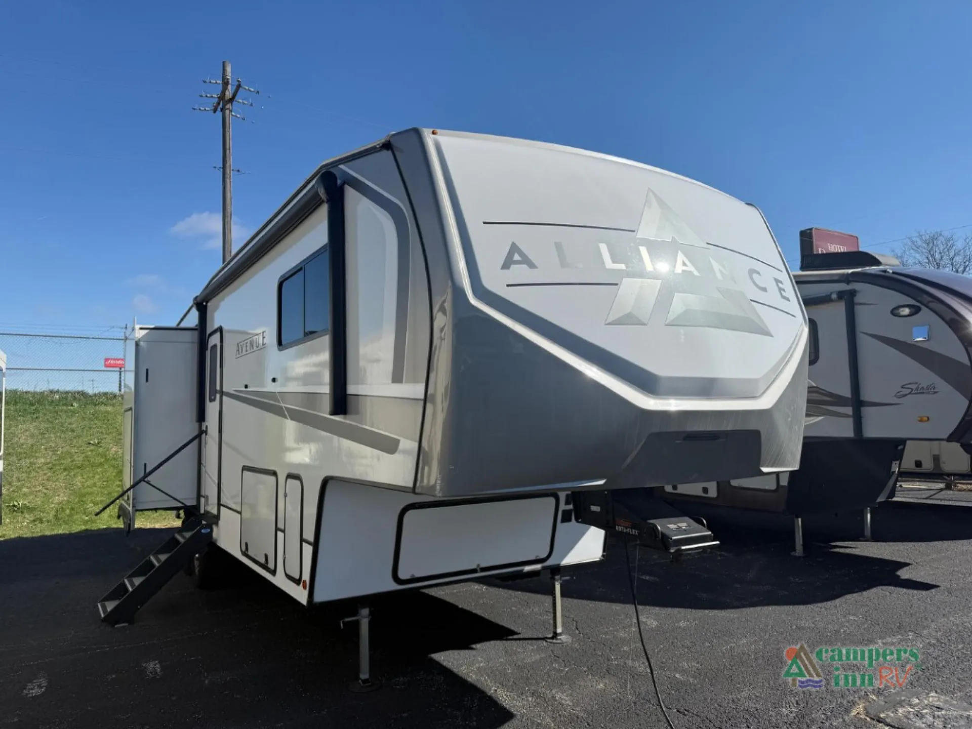 2024 Alliance RV Avenue 33RKS - Photo 2