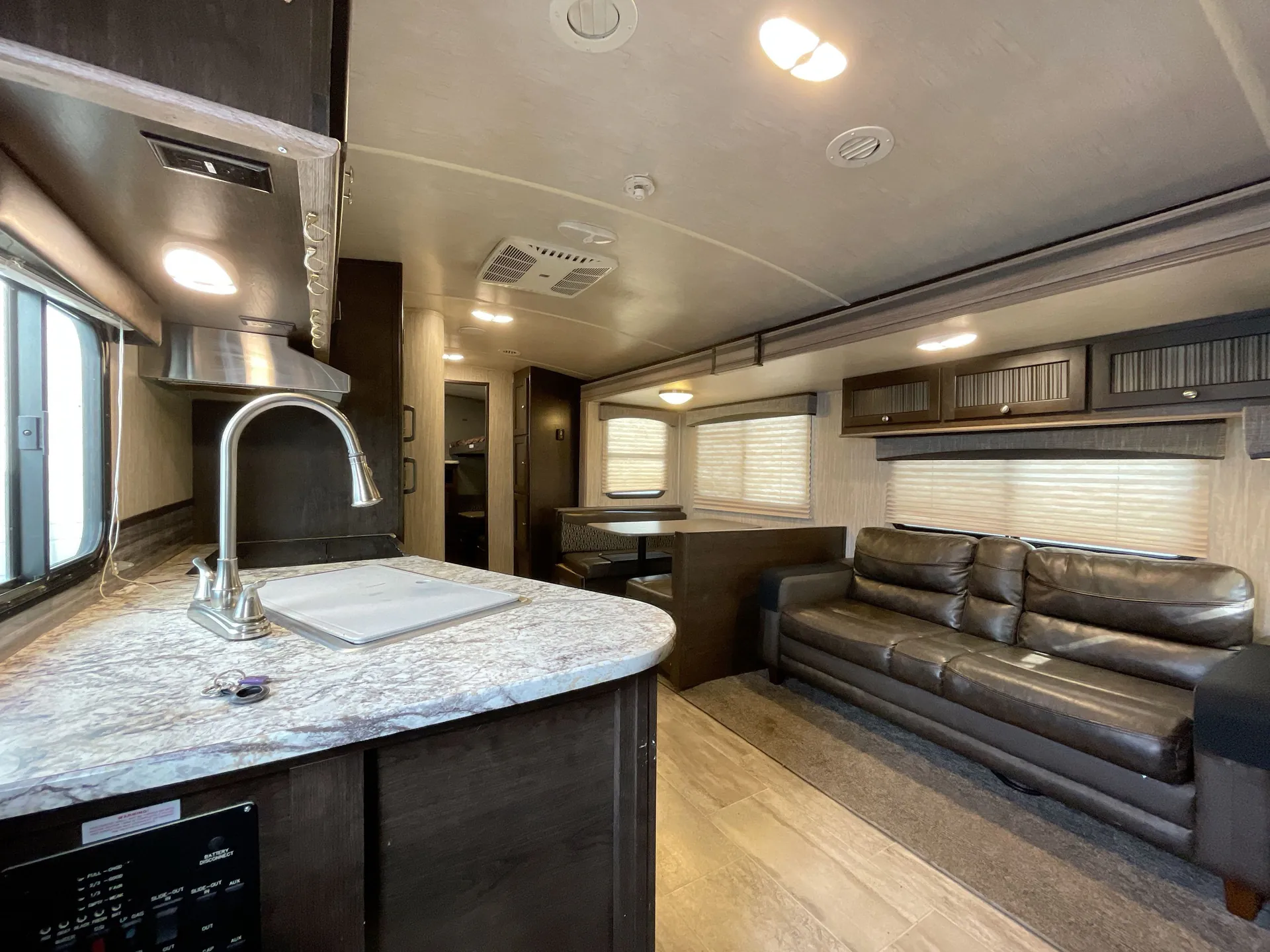 2018 Heartland Sundance 291QB — living area main