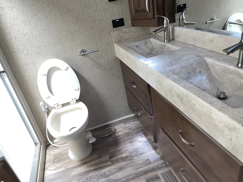 2018 Forest River Cedar Creek 38EL, Photos photo 7