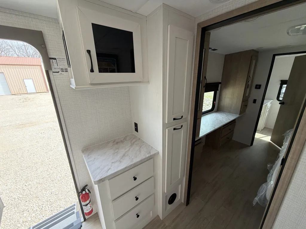 2025 Forest River Solaire 3300FLBS, Photos photo 11