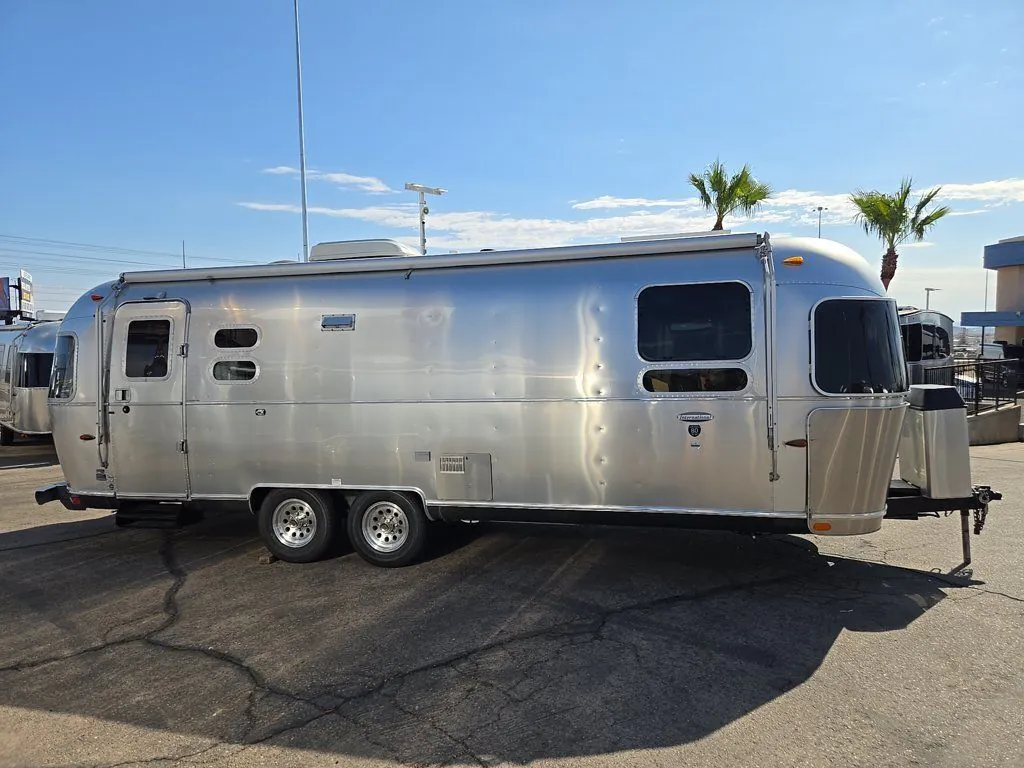 2011 Airstream International 27FB - Photo 4