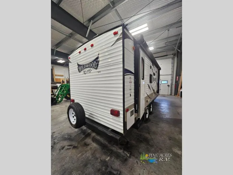 2014 Forest River RV Wildwood X-Lite Used    231RBXL (Hampton, NB) - Photo 4