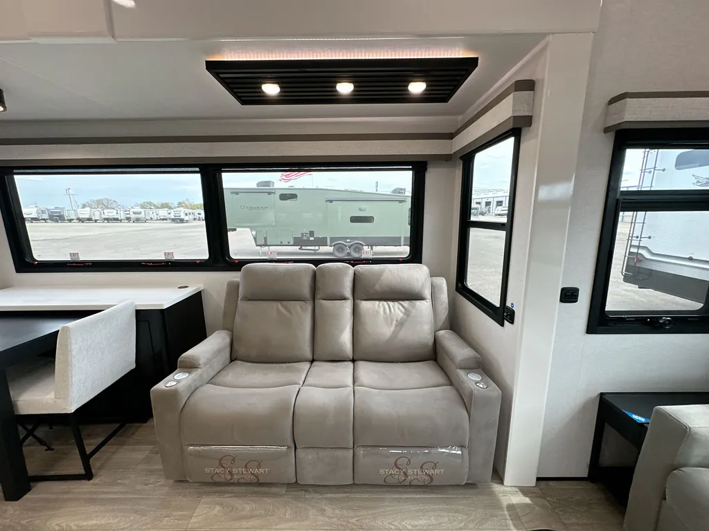 2027 Jayco Pinnacle 36FBTS, Photos photo 9