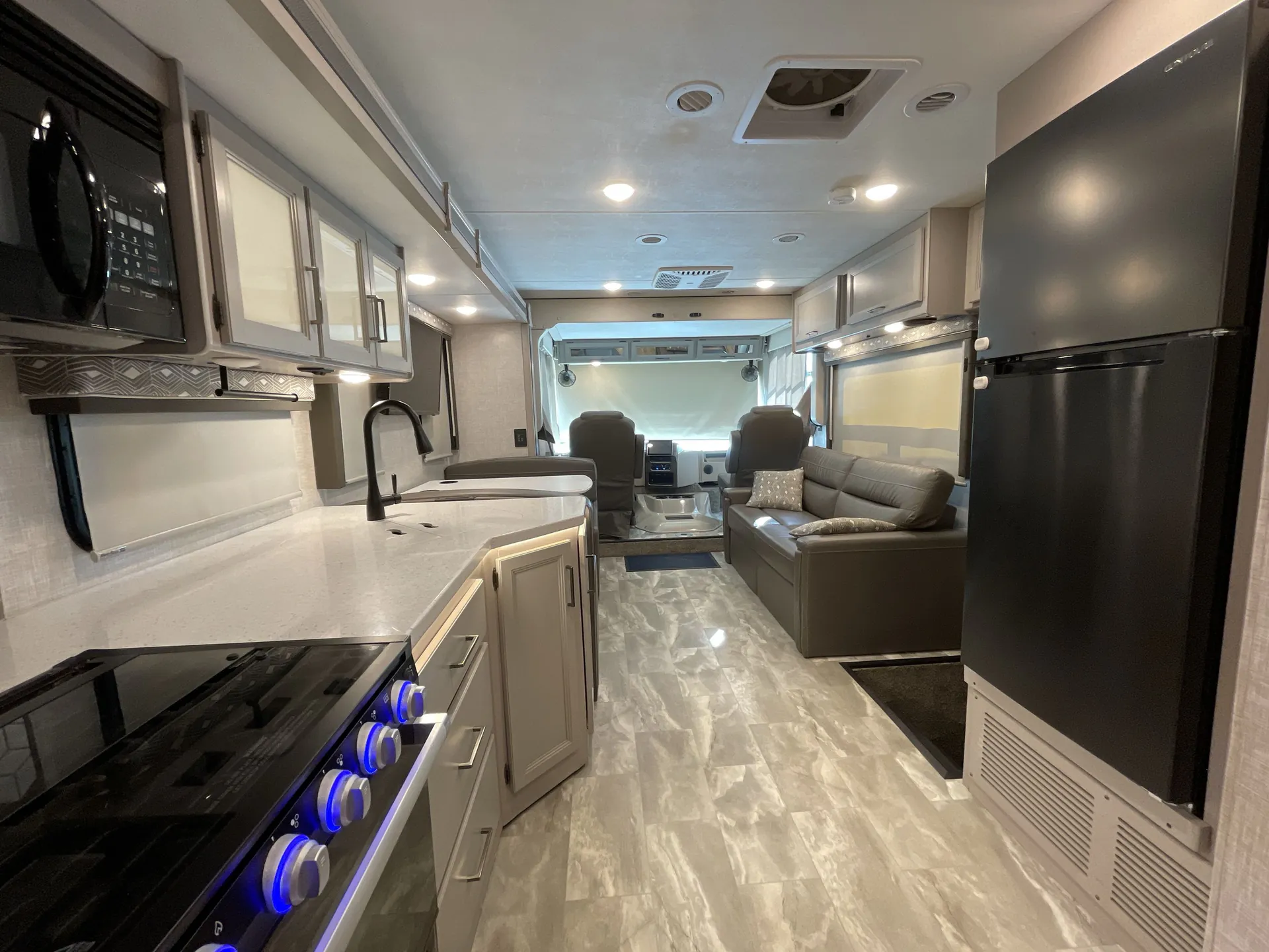 2021 Thor Motor Coach Windsport 34J — living area main