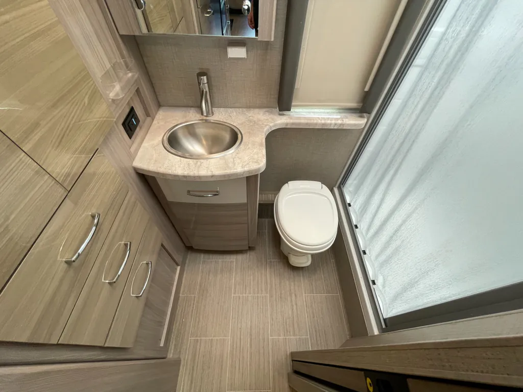 2020 Thor Motor Coach Tiburon 24FB, Photos photo 11