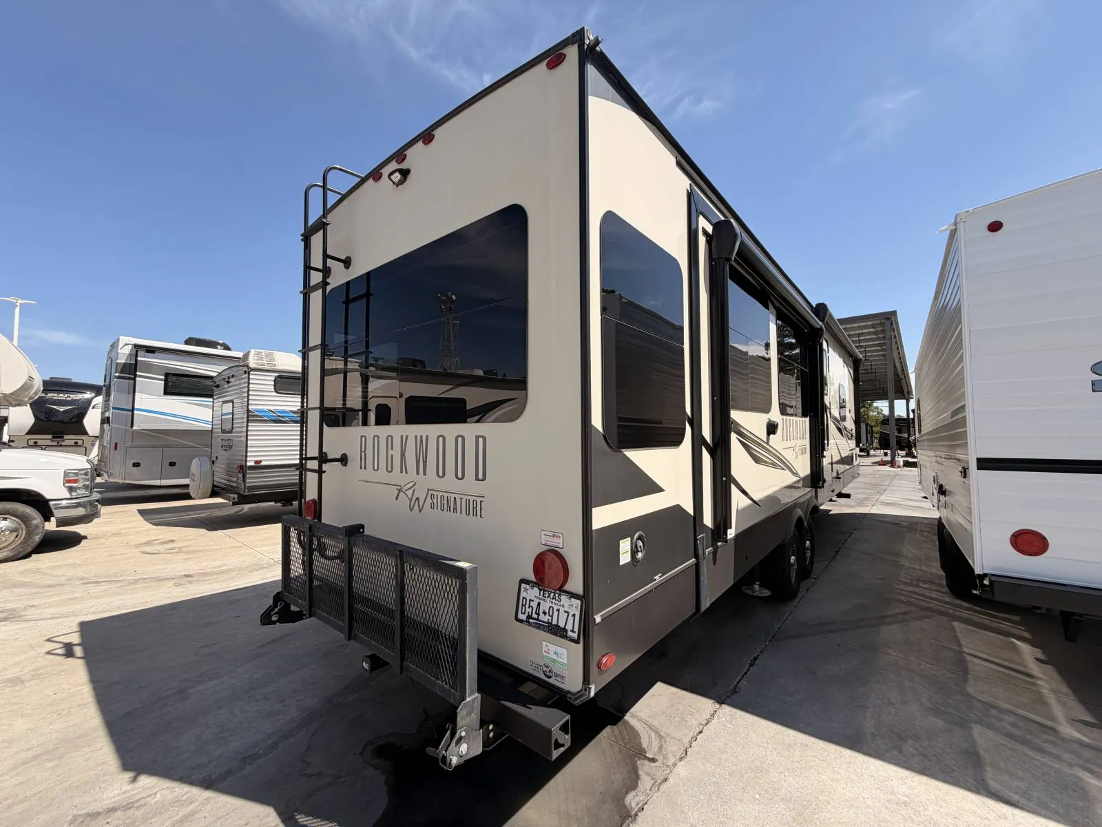 2022 Forest River Rockwood Signature 8337RL - Photo 4